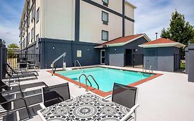 Days Inn By Wyndham Baton Rouge I-10